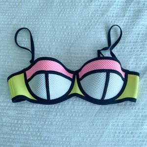 Triangl Swim Top Size Large